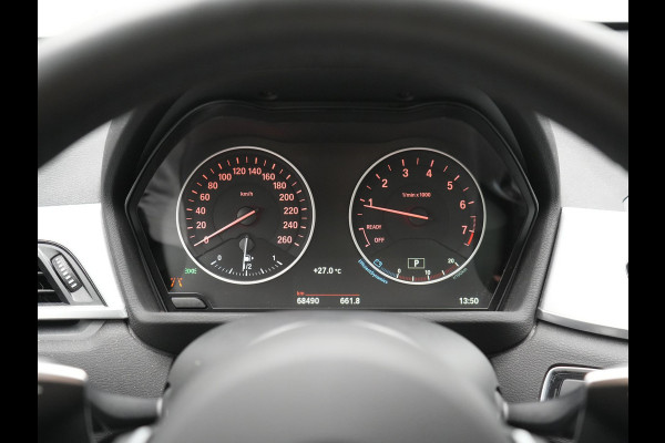 BMW X1 xDrive20i M Sport 192pk Dealer O.H. | Panodak | Adaptive Cruise | Head Up | Camera | Harman / Kardon | Alcantara Sportstoelen Verwarmd | Navigatie | 19"L.M | LED Koplampen |