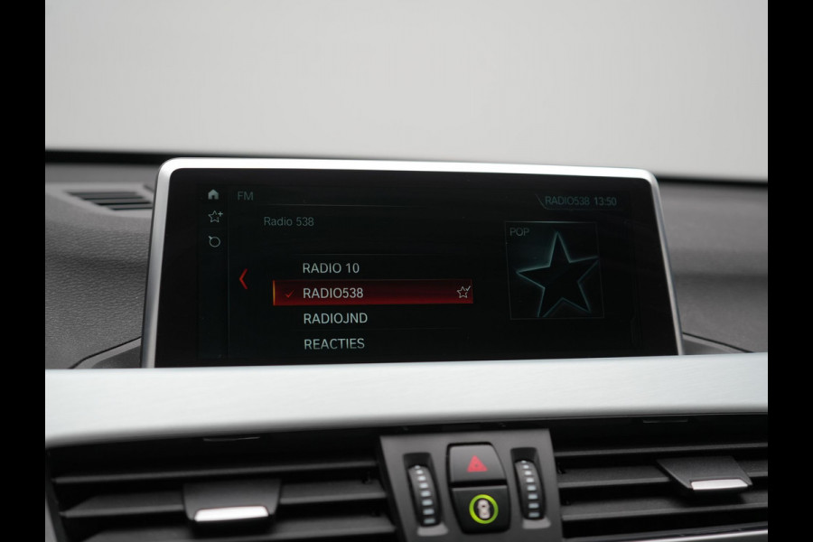 BMW X1 xDrive20i M Sport 192pk Dealer O.H. | Panodak | Adaptive Cruise | Head Up | Camera | Harman / Kardon | Alcantara Sportstoelen Verwarmd | Navigatie | 19"L.M | LED Koplampen |
