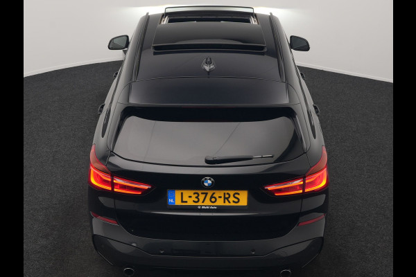 BMW X1 xDrive20i M Sport 192pk Dealer O.H. | Panodak | Adaptive Cruise | Head Up | Camera | Harman / Kardon | Alcantara Sportstoelen Verwarmd | Navigatie | 19"L.M | LED Koplampen |