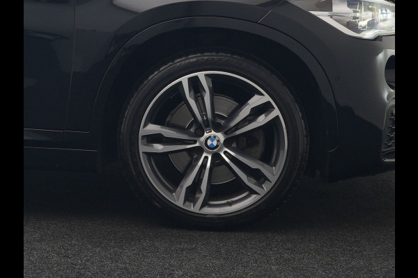 BMW X1 xDrive20i M Sport 192pk Dealer O.H. | Panodak | Adaptive Cruise | Head Up | Camera | Harman / Kardon | Alcantara Sportstoelen Verwarmd | Navigatie | 19"L.M | LED Koplampen |