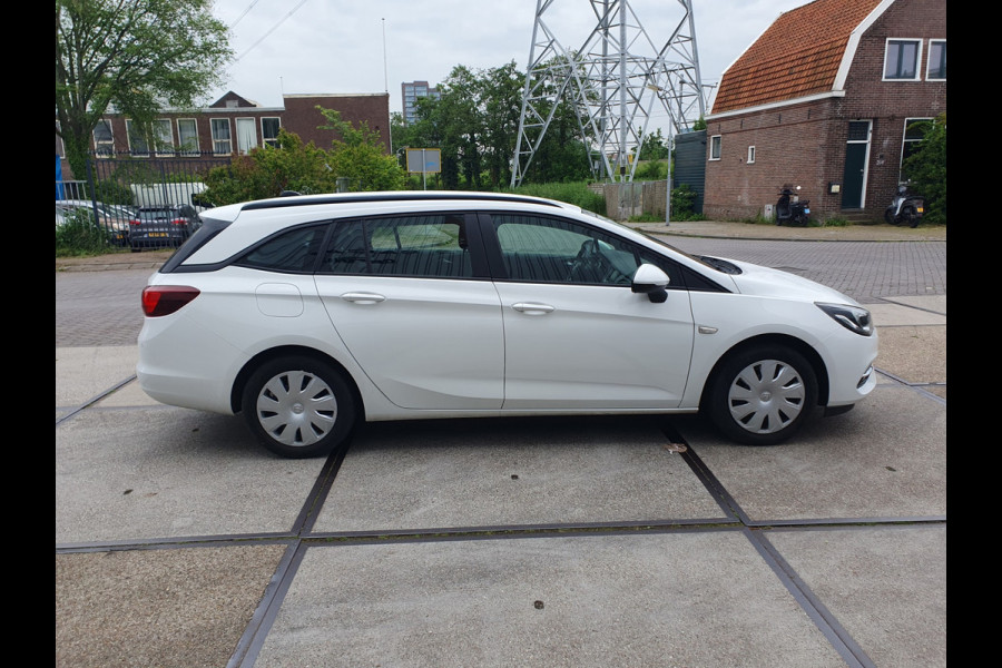 Opel Astra Sports Tourer 1.2 Business Edition, PDC, Trekhaak, Navi