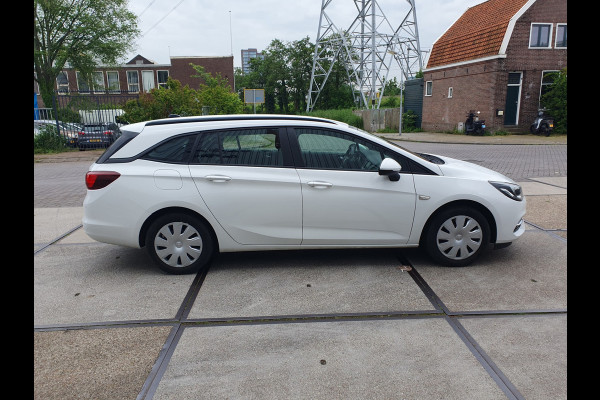 Opel Astra Sports Tourer 1.2 Business Edition, PDC, Trekhaak, Navi