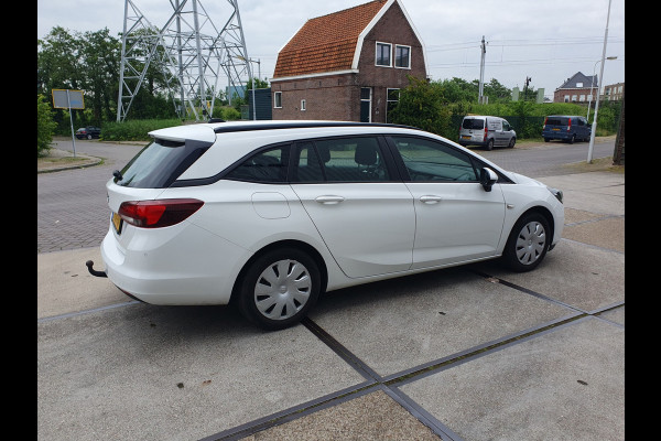 Opel Astra Sports Tourer 1.2 Business Edition, PDC, Trekhaak, Navi