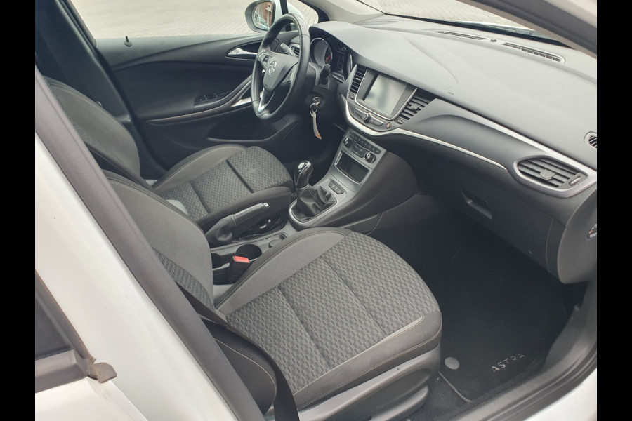 Opel Astra Sports Tourer 1.2 Business Edition, PDC, Trekhaak, Navi