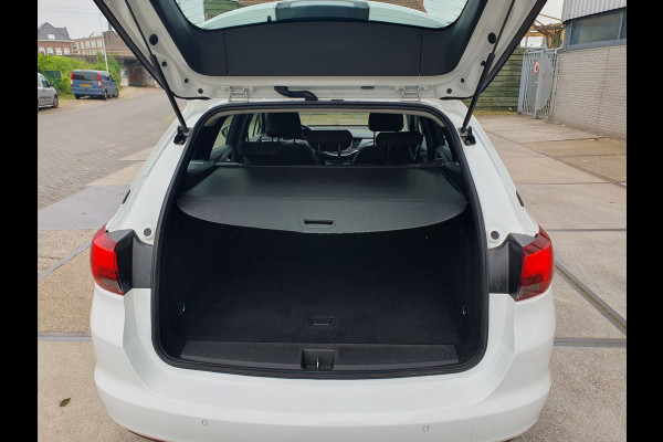 Opel Astra Sports Tourer 1.2 Business Edition, PDC, Trekhaak, Navi