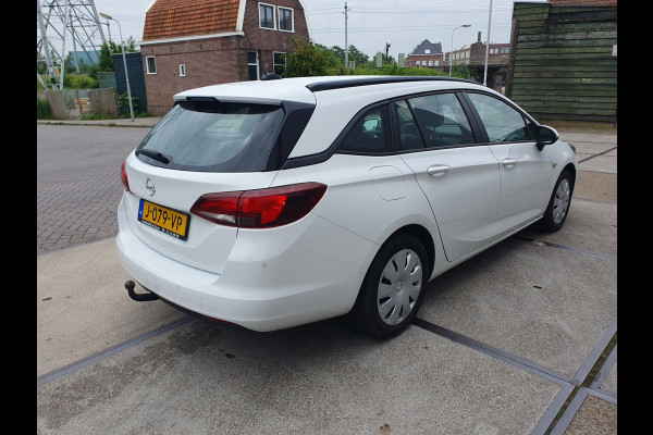 Opel Astra Sports Tourer 1.2 Business Edition, PDC, Trekhaak, Navi
