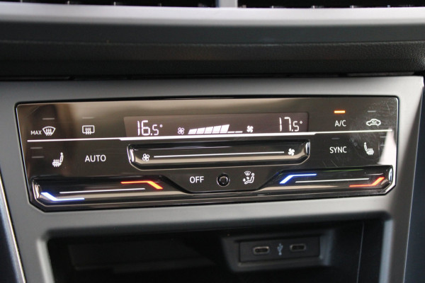 Volkswagen Taigo 1.0 TSI Style Automaat Panodak Carplay Keyless Stoelverwarming !!NIEUWBINNEN!!