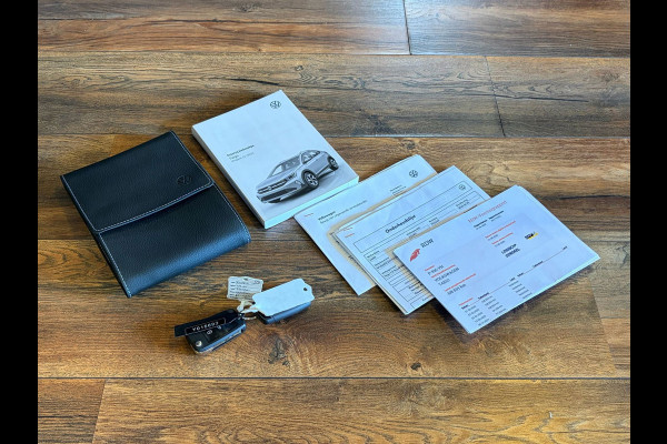 Volkswagen Taigo 1.0 TSI Style Automaat Panodak Carplay Keyless Stoelverwarming !!NIEUWBINNEN!!