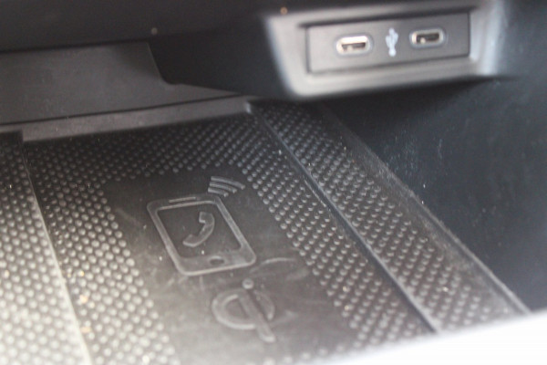 Volkswagen Taigo 1.0 TSI Style Automaat Panodak Carplay Keyless Stoelverwarming !!NIEUWBINNEN!!