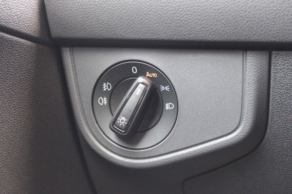 Volkswagen Taigo 1.0 TSI Style Automaat Panodak Carplay Keyless Stoelverwarming !!NIEUWBINNEN!!