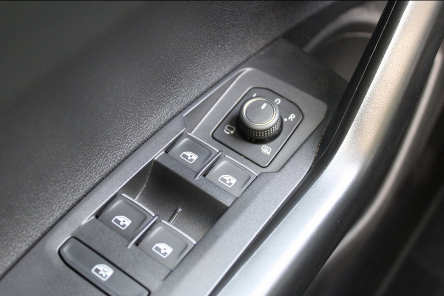 Volkswagen Taigo 1.0 TSI Style Automaat Panodak Carplay Keyless Stoelverwarming !!NIEUWBINNEN!!