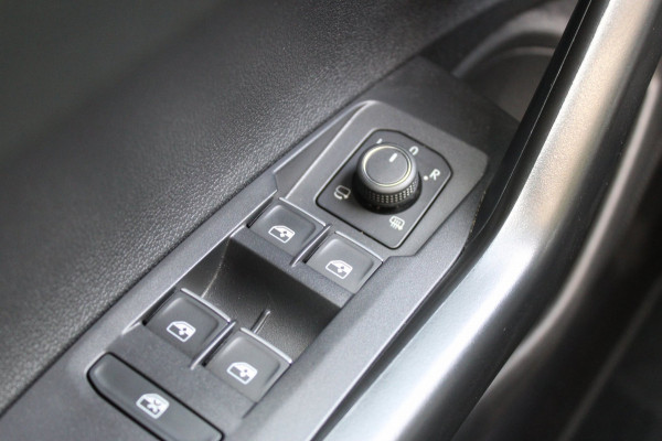 Volkswagen Taigo 1.0 TSI Style Automaat Panodak Carplay Keyless Stoelverwarming !!NIEUWBINNEN!!