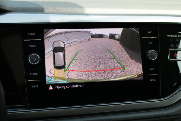 Volkswagen Taigo 1.0 TSI Style Automaat Panodak Carplay Keyless Stoelverwarming !!NIEUWBINNEN!!