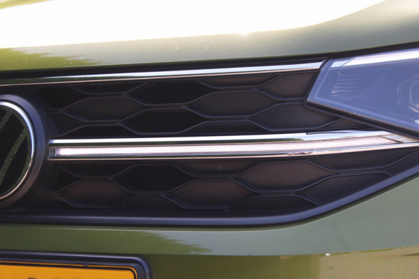 Volkswagen Taigo 1.0 TSI Style Automaat Panodak Carplay Keyless Stoelverwarming !!NIEUWBINNEN!!