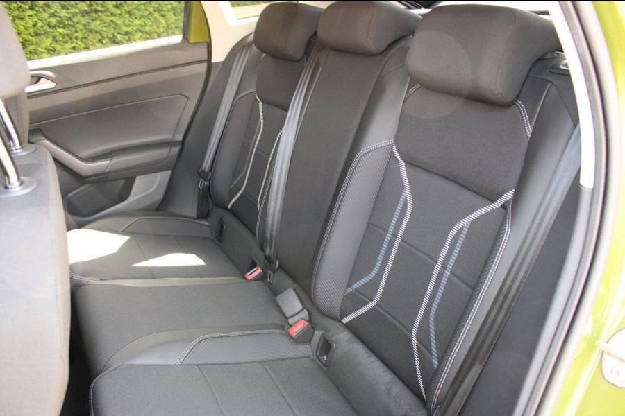 Volkswagen Taigo 1.0 TSI Style Automaat Panodak Carplay Keyless Stoelverwarming !!NIEUWBINNEN!!