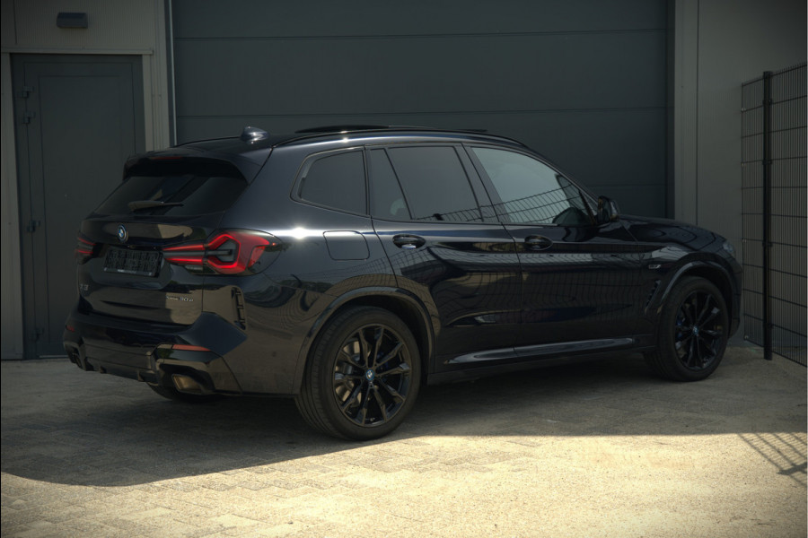 BMW X3 xDrive30e High Executive M Sport | Panoramadak | Stoelverwarming | Head-Up Display | Apple Carplay | 360 Camera | Keyless | M Sport Remmen | Adaptief Onderstel | Trekhaak | Ambiance Verlichting | Laser Lights | HIFI |