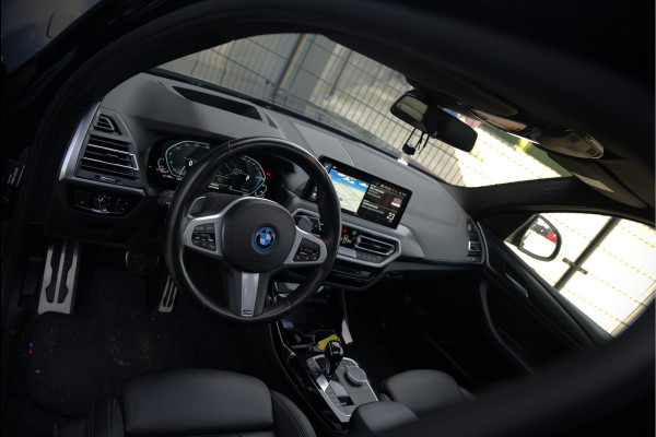 BMW X3 xDrive30e High Executive M Sport | Panoramadak | Stoelverwarming | Head-Up Display | Apple Carplay | 360 Camera | Keyless | M Sport Remmen | Adaptief Onderstel | Trekhaak | Ambiance Verlichting | Laser Lights | HIFI |
