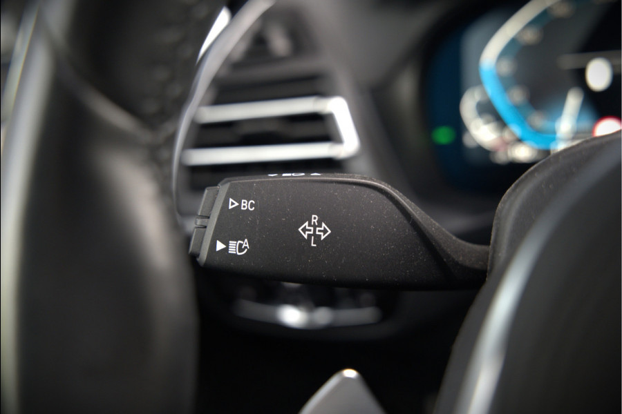 BMW X3 xDrive30e High Executive M Sport | Panoramadak | Stoelverwarming | Head-Up Display | Apple Carplay | 360 Camera | Keyless | M Sport Remmen | Adaptief Onderstel | Trekhaak | Ambiance Verlichting | Laser Lights | HIFI |