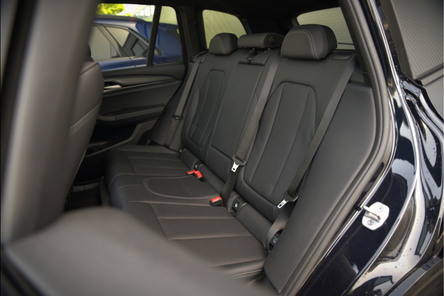 BMW X3 xDrive30e High Executive M Sport | Panoramadak | Stoelverwarming | Head-Up Display | Apple Carplay | 360 Camera | Keyless | M Sport Remmen | Adaptief Onderstel | Trekhaak | Ambiance Verlichting | Laser Lights | HIFI |