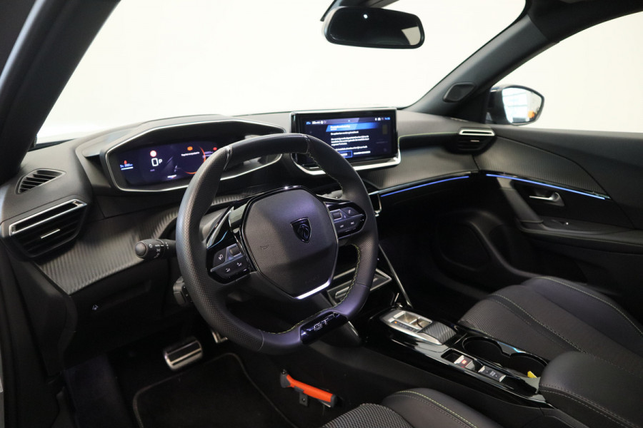 Peugeot e-2008 EV GT Avantage 54 kWh 360 camera Navigatie Blindspot NAP !! 2e Pinksterdag geopend van 12:00 tot 17:00u !!