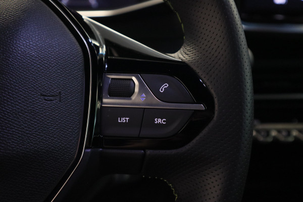 Peugeot e-2008 EV GT Avantage 54 kWh 360 camera Navigatie Blindspot NAP !! 2e Pinksterdag geopend van 12:00 tot 17:00u !!