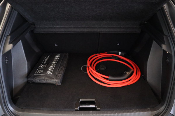 Peugeot e-2008 EV GT Avantage 54 kWh 360 camera Navigatie Blindspot NAP !! 2e Pinksterdag geopend van 12:00 tot 17:00u !!