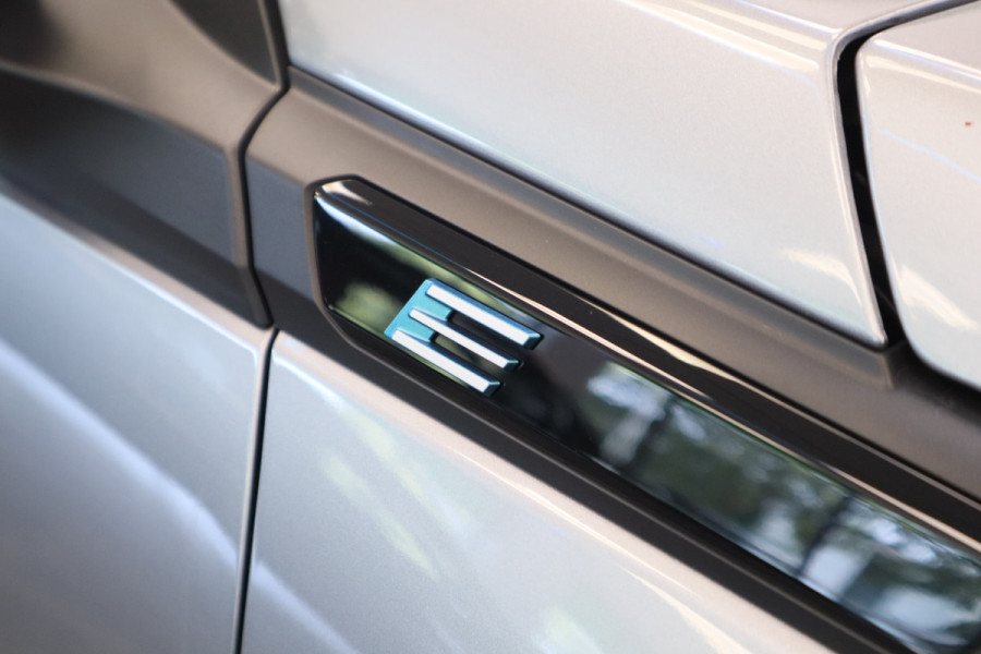 Peugeot e-2008 EV GT Avantage 54 kWh 360 camera Navigatie Blindspot NAP !! 2e Pinksterdag geopend van 12:00 tot 17:00u !!