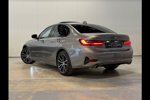 BMW 3-serie 330e High Executive | M-SPORT | SCHUIF/KANTEL | ACC | HUD | TREKHAAK