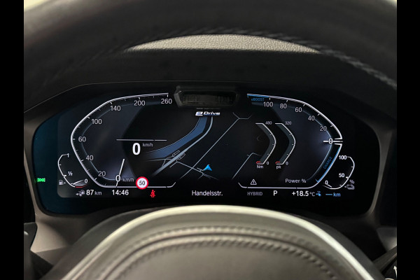 BMW 3-serie 330e High Executive | M-SPORT | SCHUIF/KANTEL | ACC | HUD | TREKHAAK