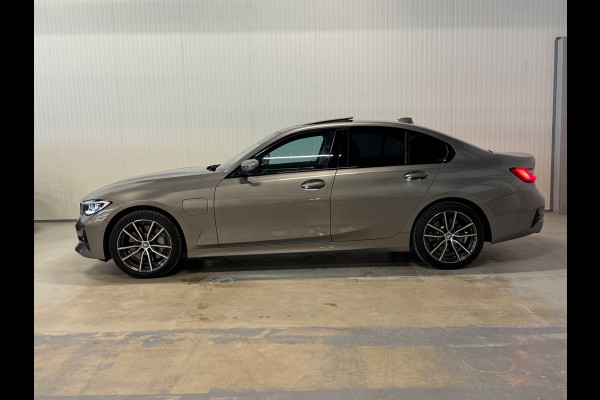 BMW 3-serie 330e High Executive | M-SPORT | SCHUIF/KANTEL | ACC | HUD | TREKHAAK