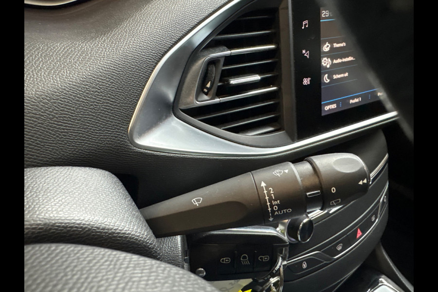 Peugeot 308 SW 1.2PureTech Blue Lease Executive PANO/CARPLAY