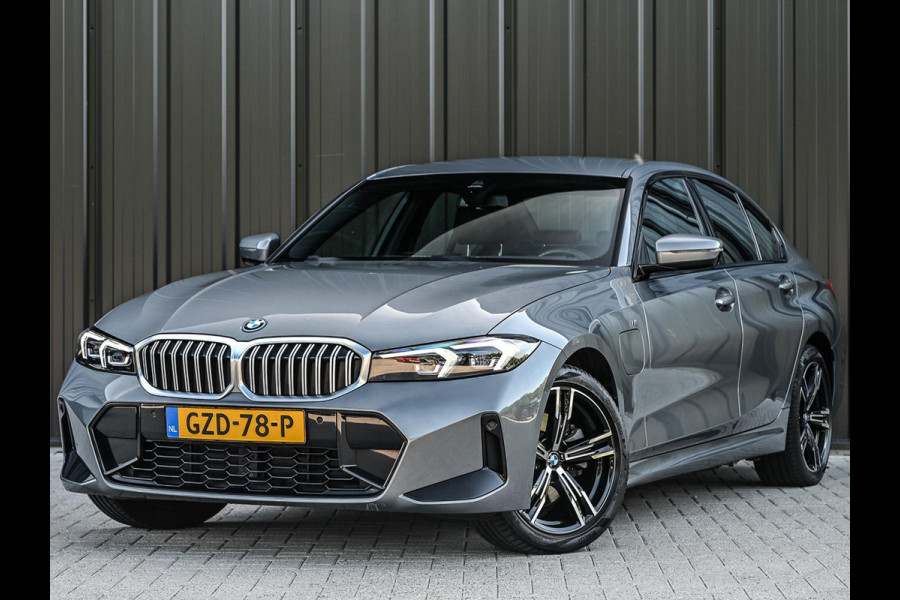 BMW 3-serie 330e | M-Sport | Facelift | Shadowline | Led Koplampen | Camera | NL auto | Stoelverwarming