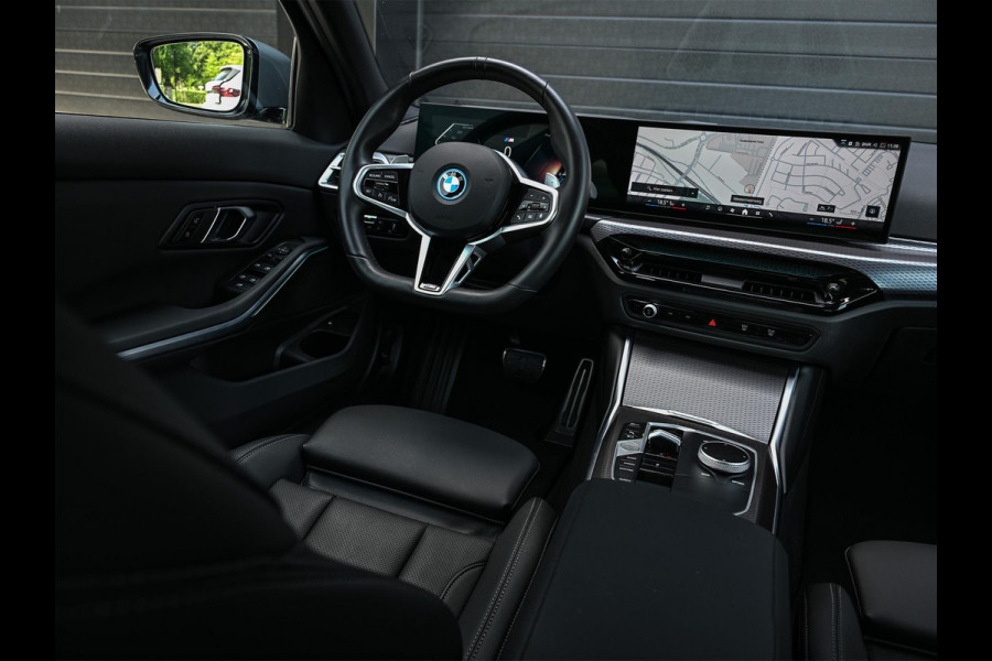 BMW 3-serie 330e | M-Sport | Facelift | Shadowline | Led Koplampen | Camera | NL auto | Stoelverwarming