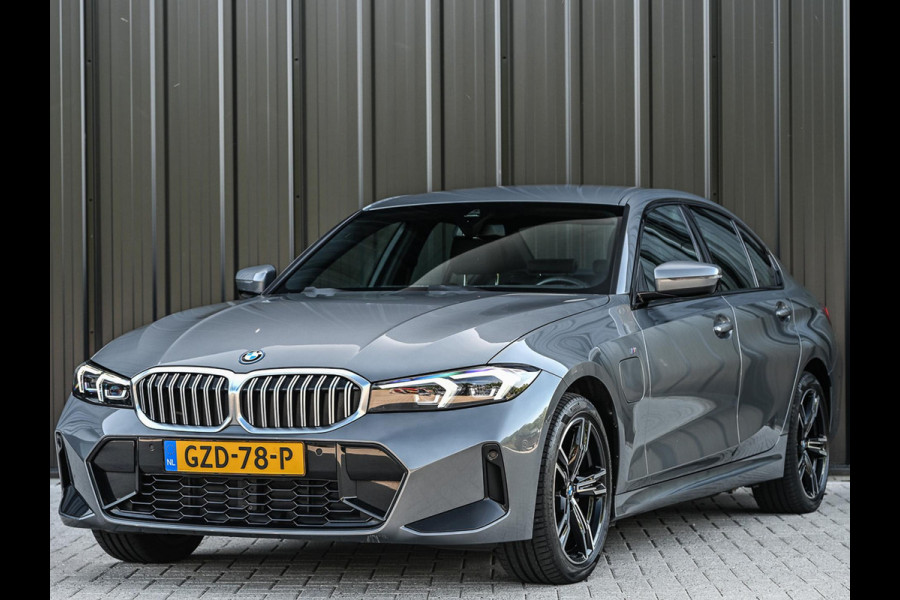 BMW 3-serie 330e | M-Sport | Facelift | Shadowline | Led Koplampen | Camera | NL auto | Stoelverwarming