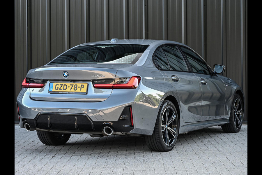 BMW 3-serie 330e | M-Sport | Facelift | Shadowline | Led Koplampen | Camera | NL auto | Stoelverwarming