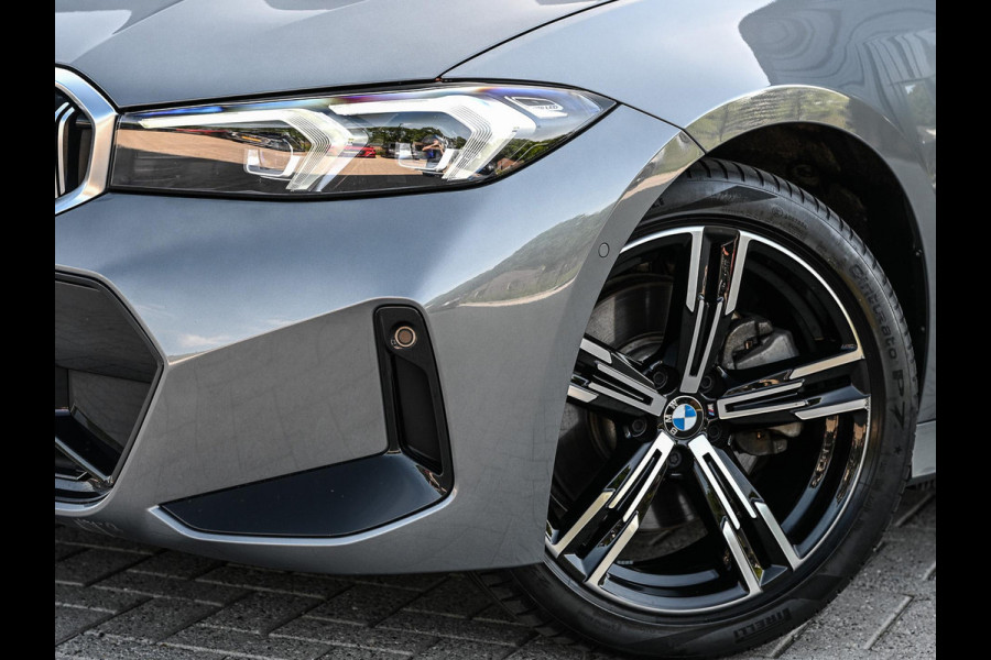 BMW 3-serie 330e | M-Sport | Facelift | Shadowline | Led Koplampen | Camera | NL auto | Stoelverwarming