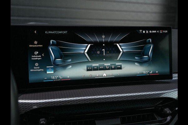 BMW 3-serie 330e | M-Sport | Facelift | Shadowline | Led Koplampen | Camera | NL auto | Stoelverwarming