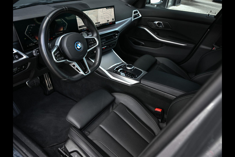 BMW 3-serie 330e | M-Sport | Facelift | Shadowline | Led Koplampen | Camera | NL auto | Stoelverwarming
