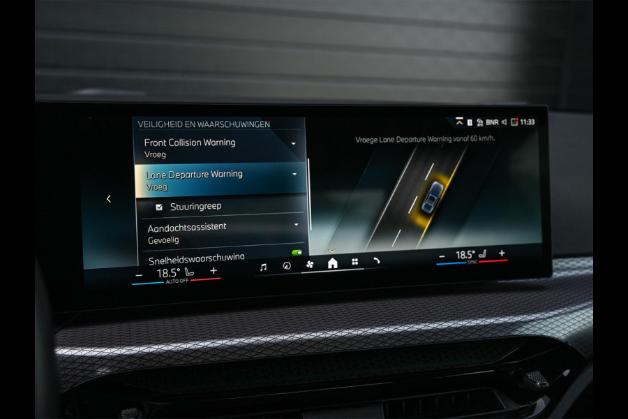BMW 3-serie 330e | M-Sport | Facelift | Shadowline | Led Koplampen | Camera | NL auto | Stoelverwarming