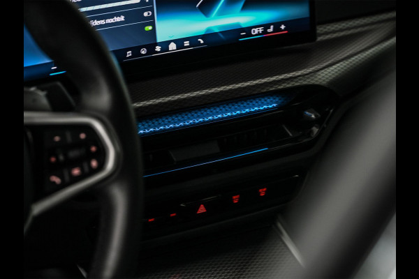 BMW 3-serie 330e | M-Sport | Facelift | Shadowline | Led Koplampen | Camera | NL auto | Stoelverwarming