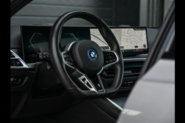BMW 3-serie 330e | M-Sport | Facelift | Shadowline | Led Koplampen | Camera | NL auto | Stoelverwarming