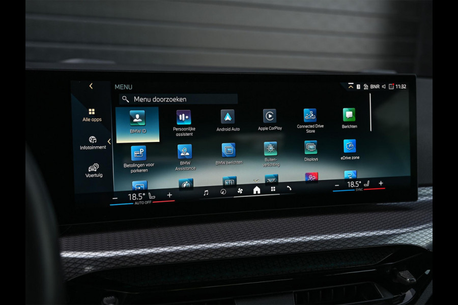 BMW 3-serie 330e | M-Sport | Facelift | Shadowline | Led Koplampen | Camera | NL auto | Stoelverwarming
