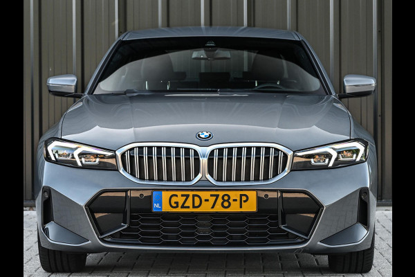 BMW 3-serie 330e | M-Sport | Facelift | Shadowline | Led Koplampen | Camera | NL auto | Stoelverwarming