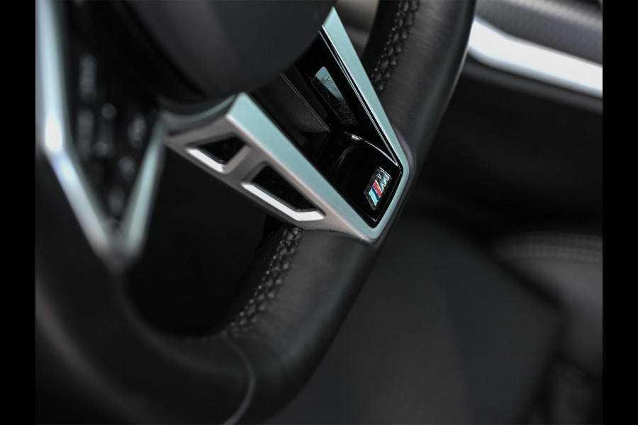 BMW 3-serie 330e | M-Sport | Facelift | Shadowline | Led Koplampen | Camera | NL auto | Stoelverwarming