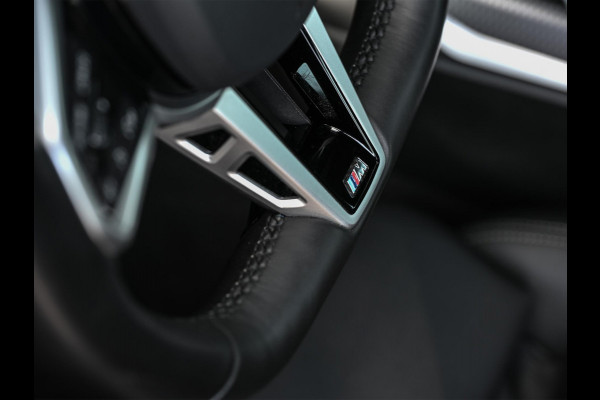 BMW 3-serie 330e | M-Sport | Facelift | Shadowline | Led Koplampen | Camera | NL auto | Stoelverwarming