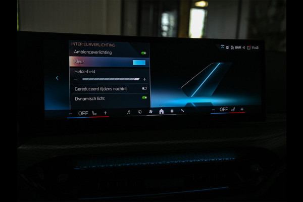 BMW 3-serie 330e | M-Sport | Facelift | Shadowline | Led Koplampen | Camera | NL auto | Stoelverwarming