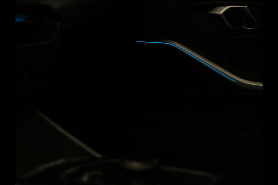 BMW 3-serie 330e | M-Sport | Facelift | Shadowline | Led Koplampen | Camera | NL auto | Stoelverwarming