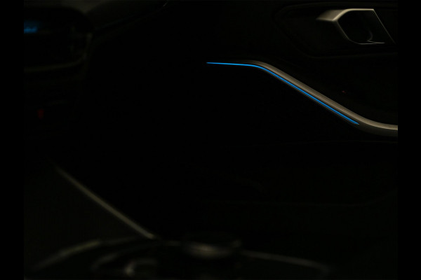BMW 3-serie 330e | M-Sport | Facelift | Shadowline | Led Koplampen | Camera | NL auto | Stoelverwarming