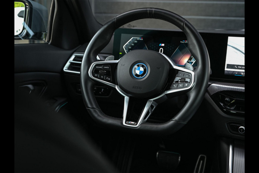BMW 3-serie 330e | M-Sport | Facelift | Shadowline | Led Koplampen | Camera | NL auto | Stoelverwarming