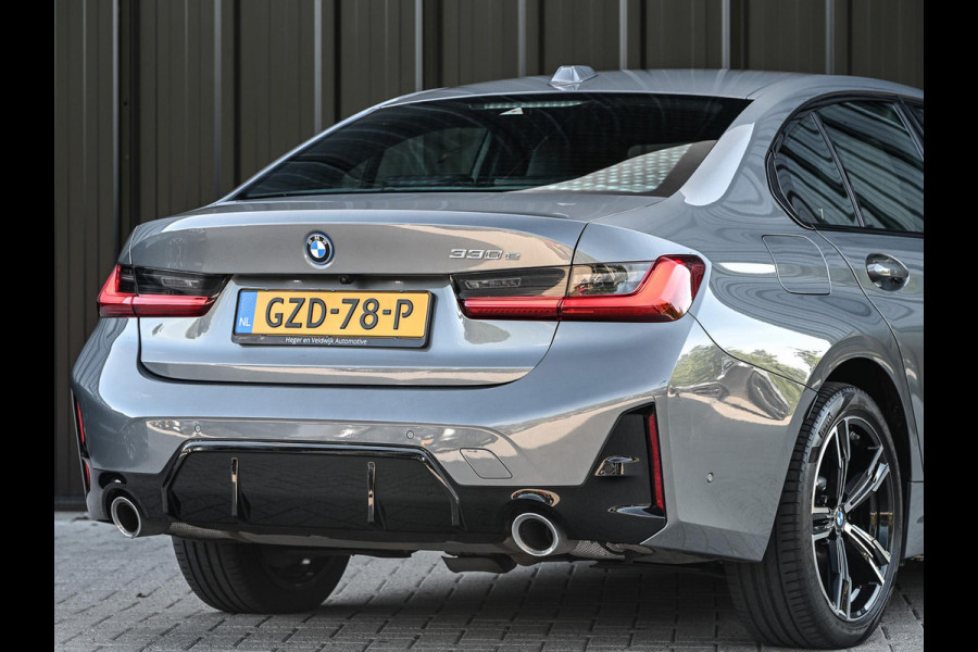 BMW 3-serie 330e | M-Sport | Facelift | Shadowline | Led Koplampen | Camera | NL auto | Stoelverwarming